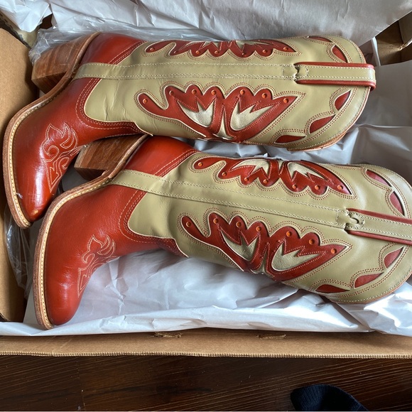 VINTAGE “Miss Capezio” Tan and Red Butterfly Cowboy Boots 🦋 - Picture 3 of 17